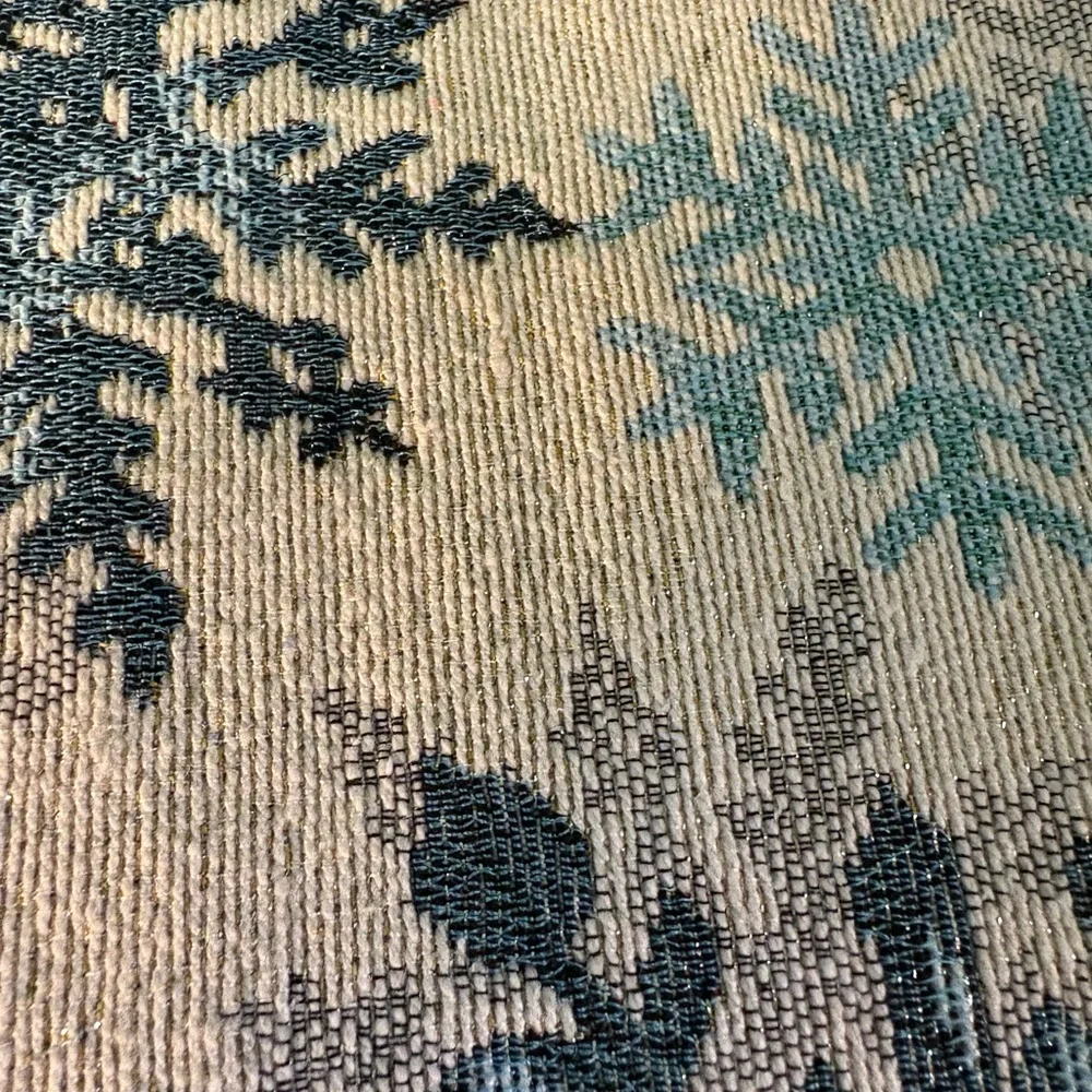 Snowflake Pattern Table Runner - Picture 11 of 13